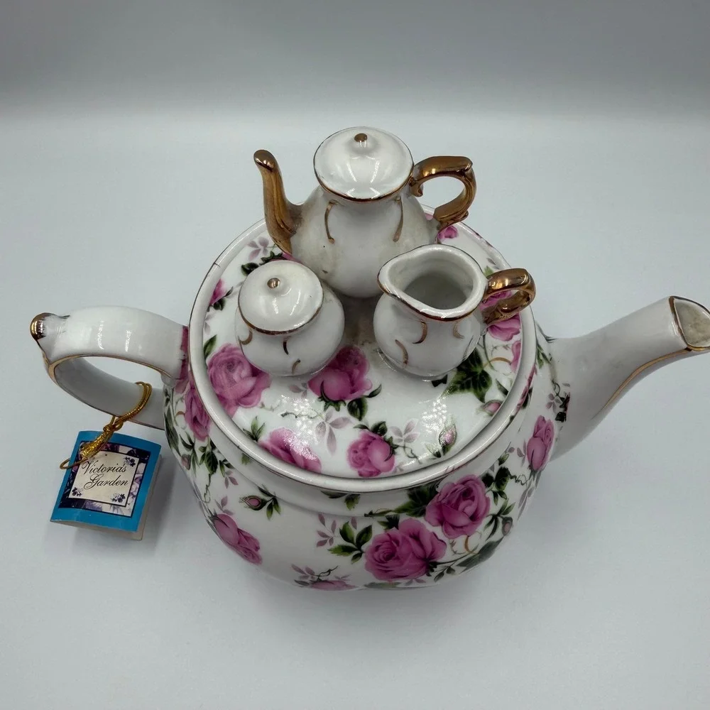 Victoria's Garden Tea Room Pink Rose Porcelain Teapot with Miniature Set Lid NEW